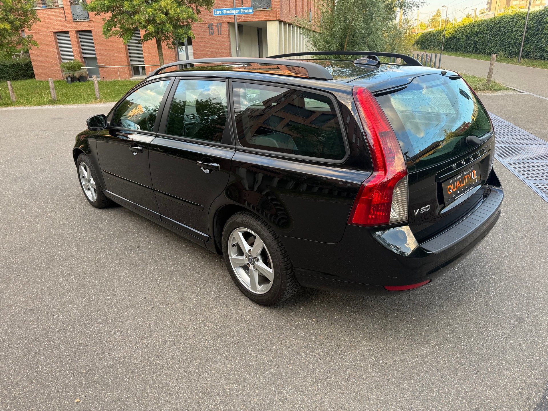 VOLVO V50 2.0D Momentum-image-11