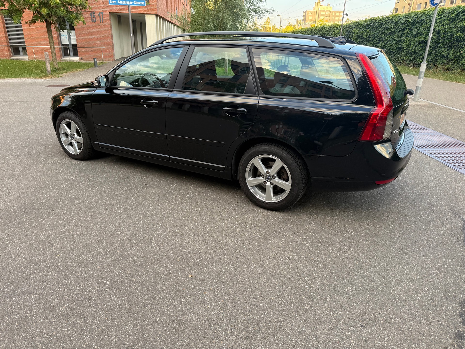 VOLVO V50 2.0D Momentum-image-12