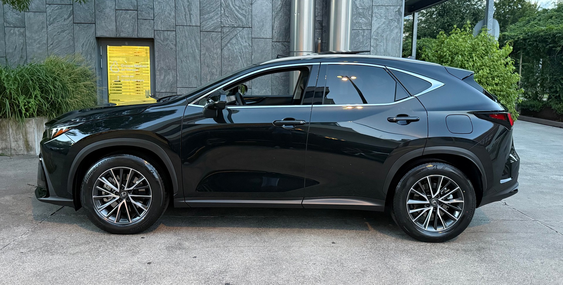 LEXUS NX 450h+ E-FOUR Comfort-showroom-element-3