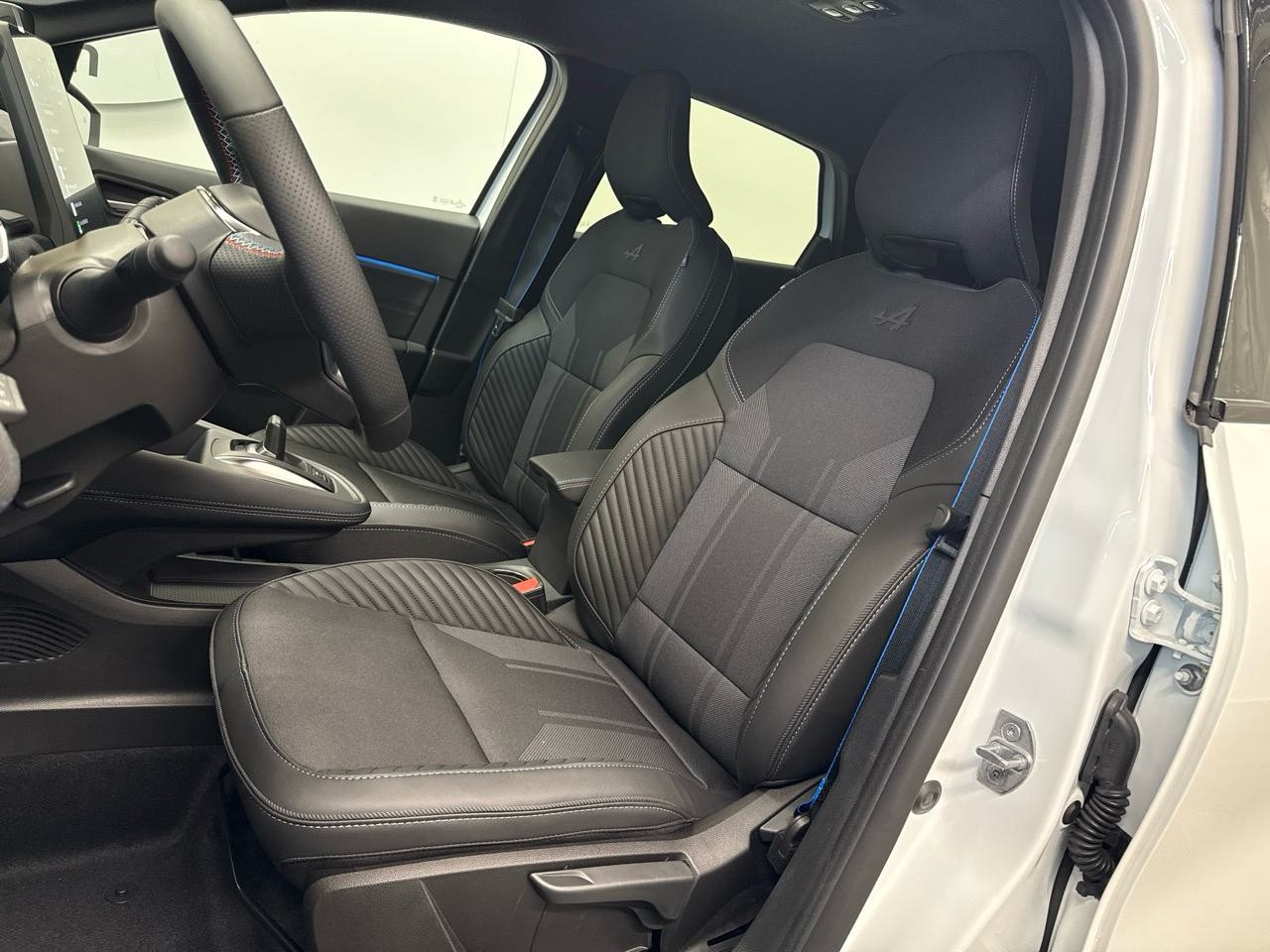 RENAULT Captur 1.8 E-Tech 160 Esprit Alpine DHT-showroom-element-3