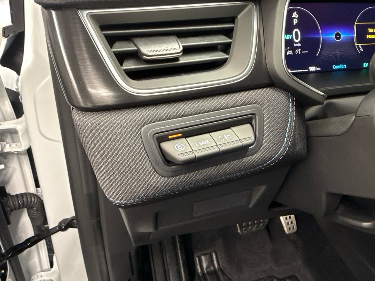 RENAULT Captur 1.8 E-Tech 160 Esprit Alpine DHT-image-9