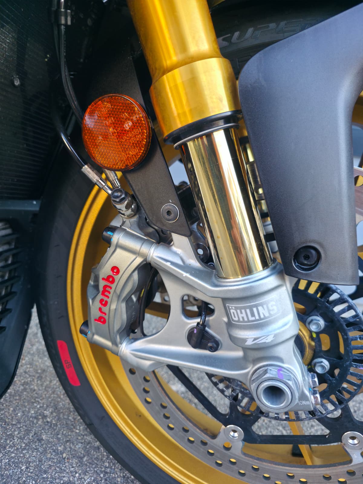 APRILIA RSV4 1100 Factory-image-8