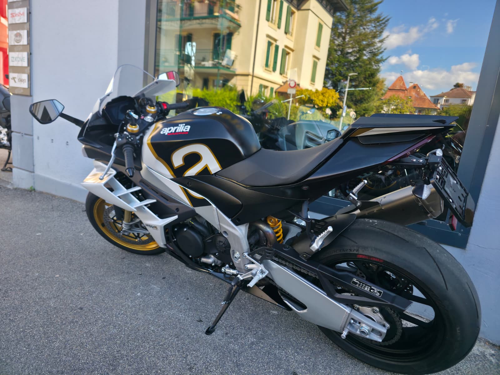APRILIA RSV4 1100 Factory-image-5