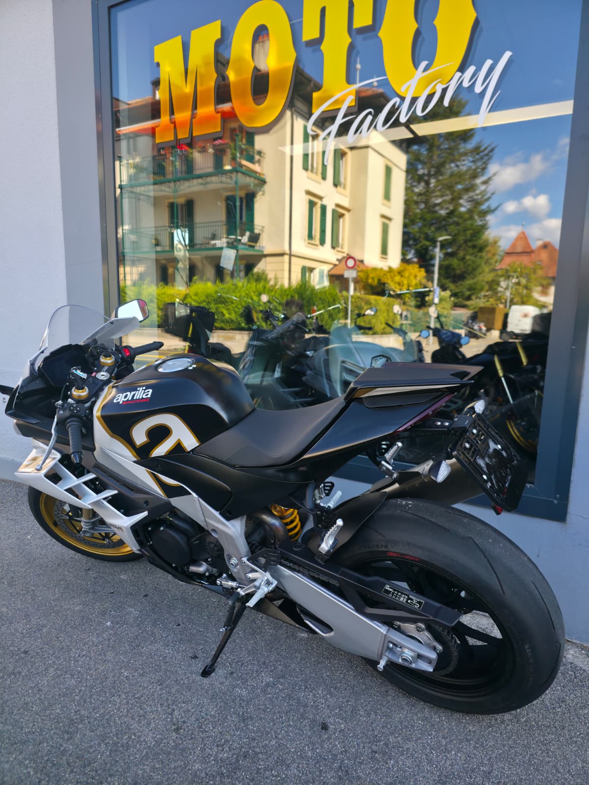 APRILIA RSV4 1100 Factory-image-3