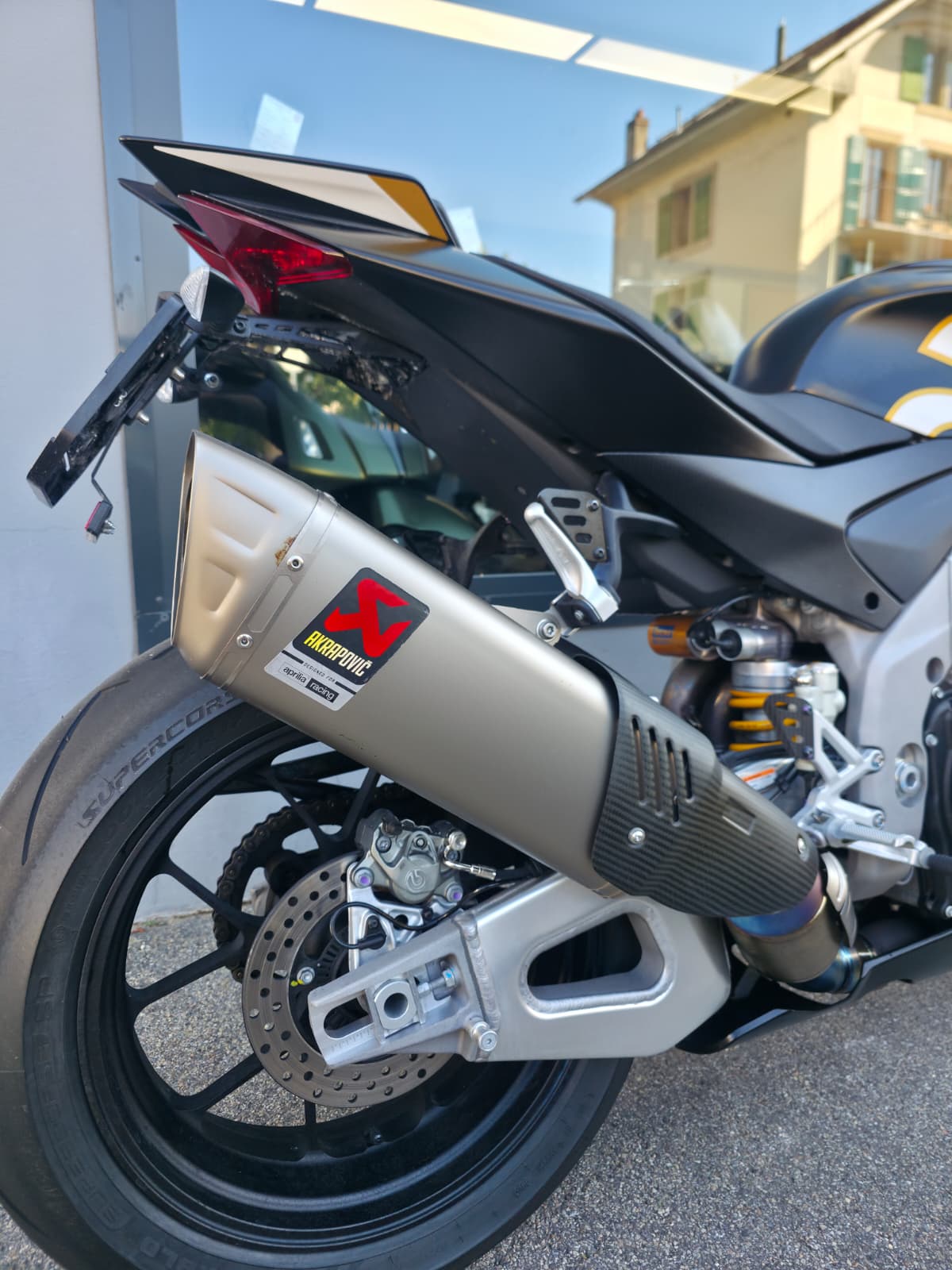 APRILIA RSV4 1100 Factory-image-6
