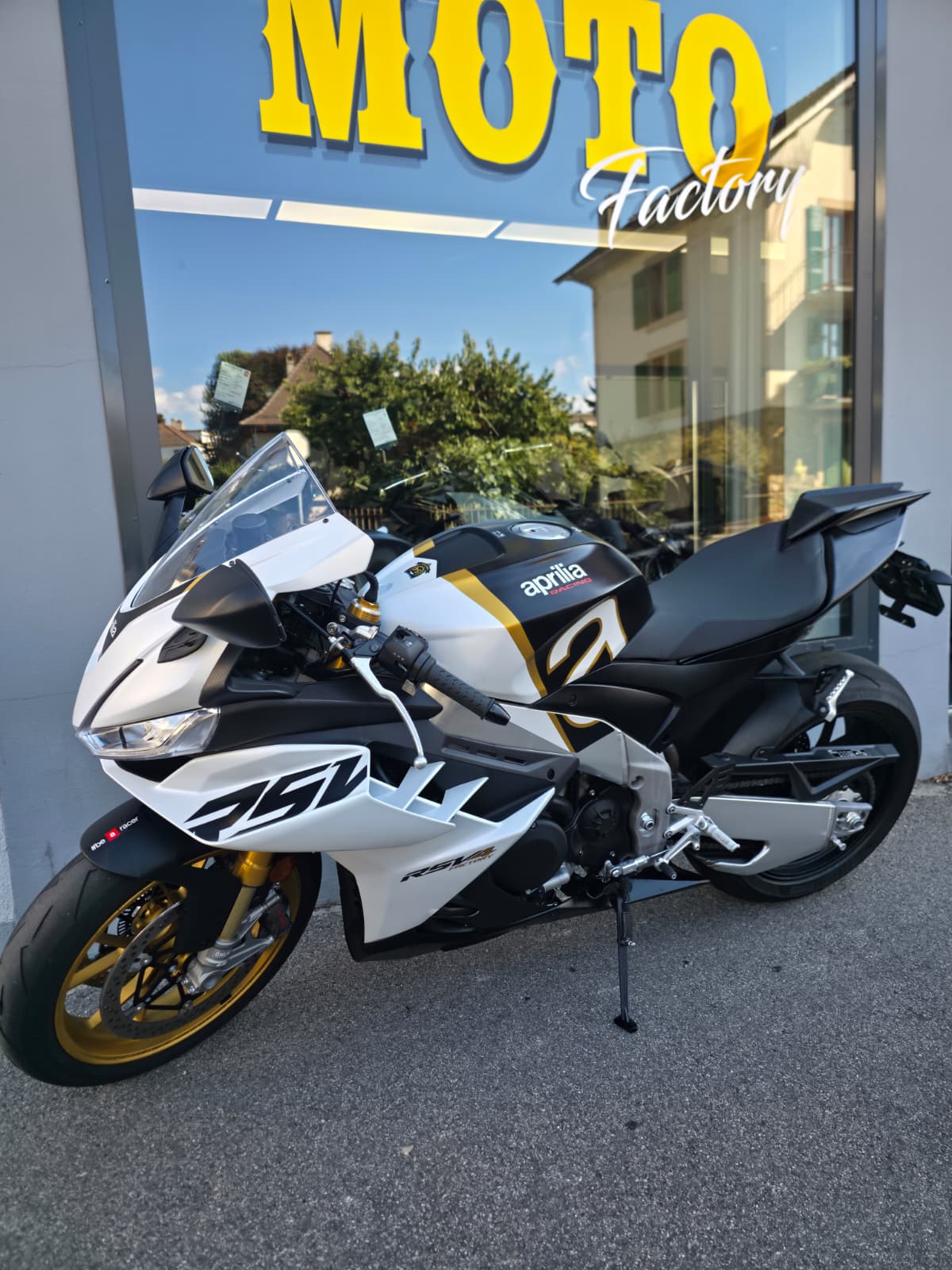 APRILIA RSV4 1100 Factory-image-7