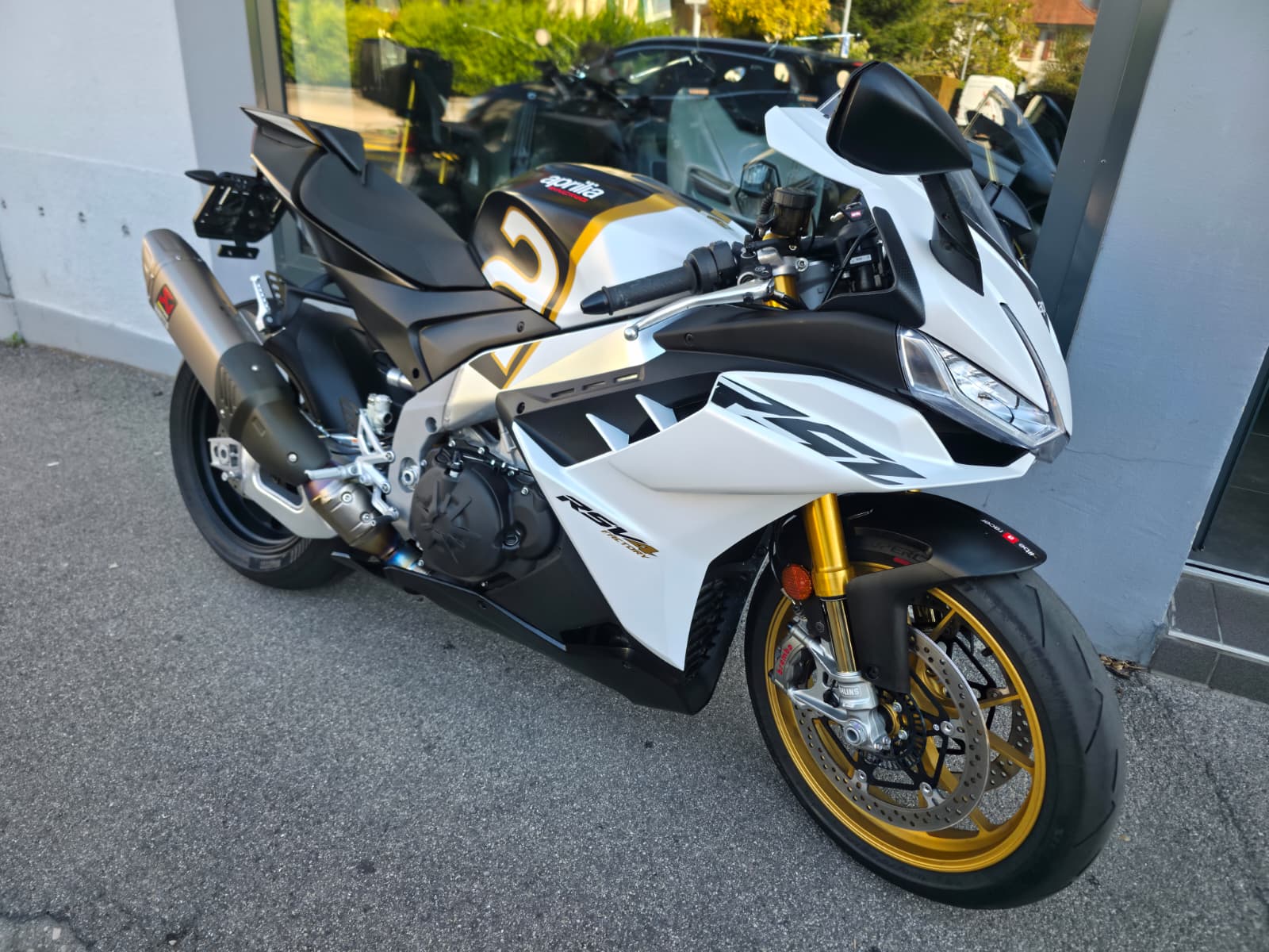 APRILIA RSV4 1100 Factory-image-9