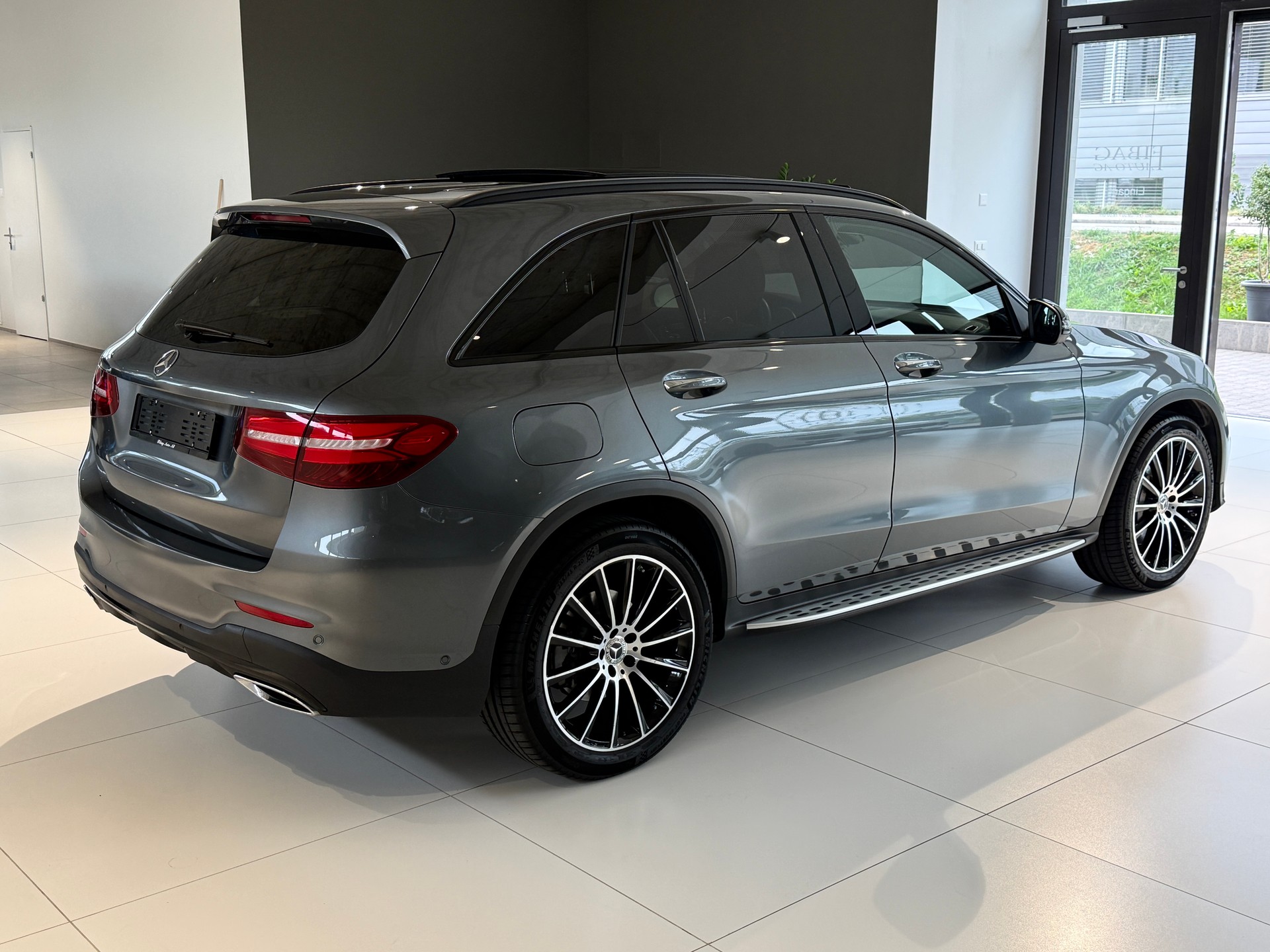 MERCEDES-BENZ GLC 250 d AMG Line 4Matic 9G-Tronic / CH-Fahrzeug / Panoramadach / Distanzregler / 360grd Kamera-image-27