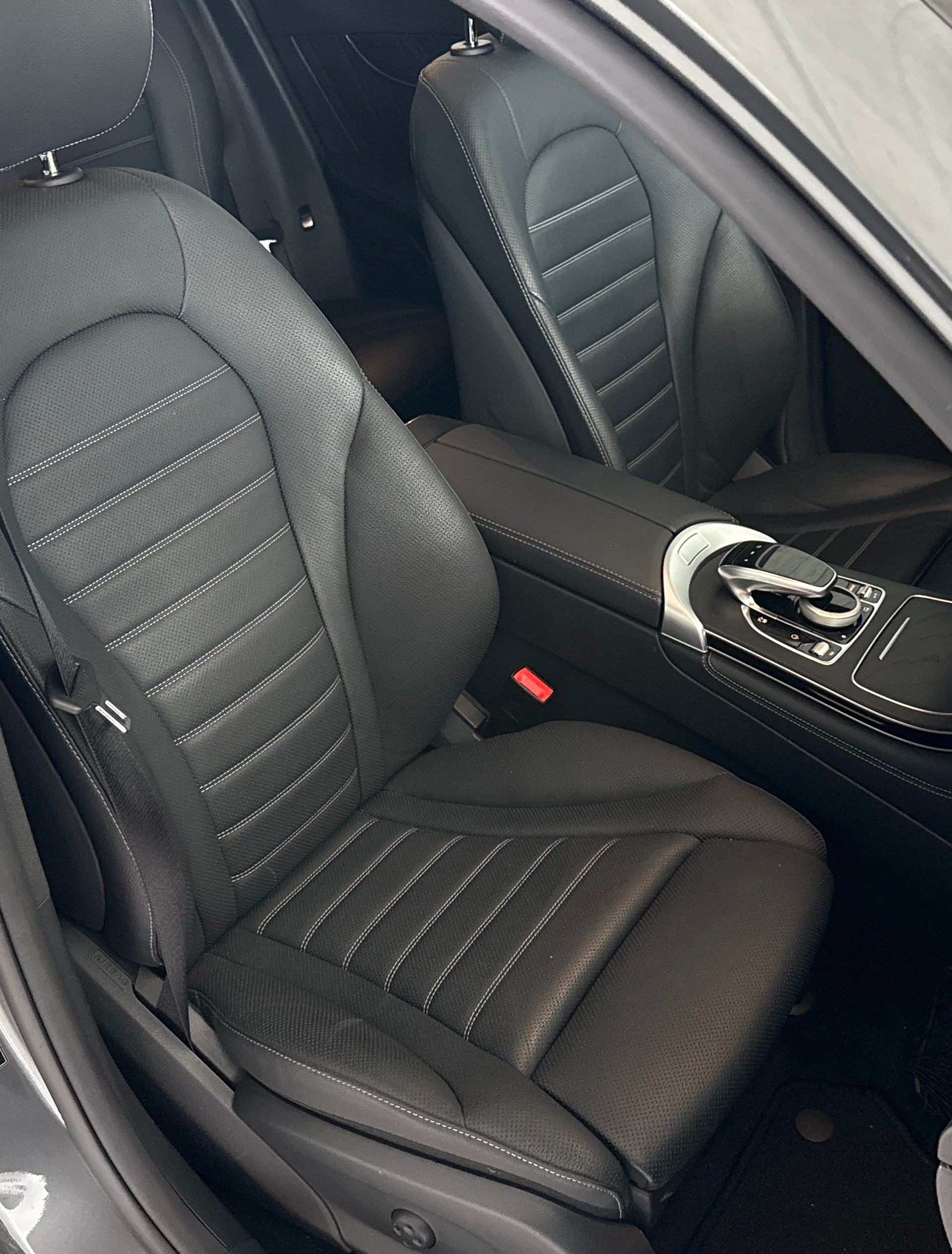 MERCEDES-BENZ GLC 250 d AMG Line 4Matic 9G-Tronic / CH-Fahrzeug / Panoramadach / Distanzregler / 360grd Kamera-image-28