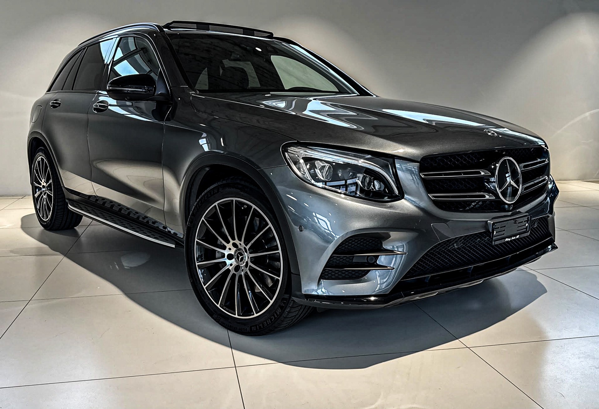 MERCEDES-BENZ GLC 250 d AMG Line 4Matic 9G-Tronic / CH-Fahrzeug / Panoramadach / Distanzregler / 360grd Kamera-showroom-element-1