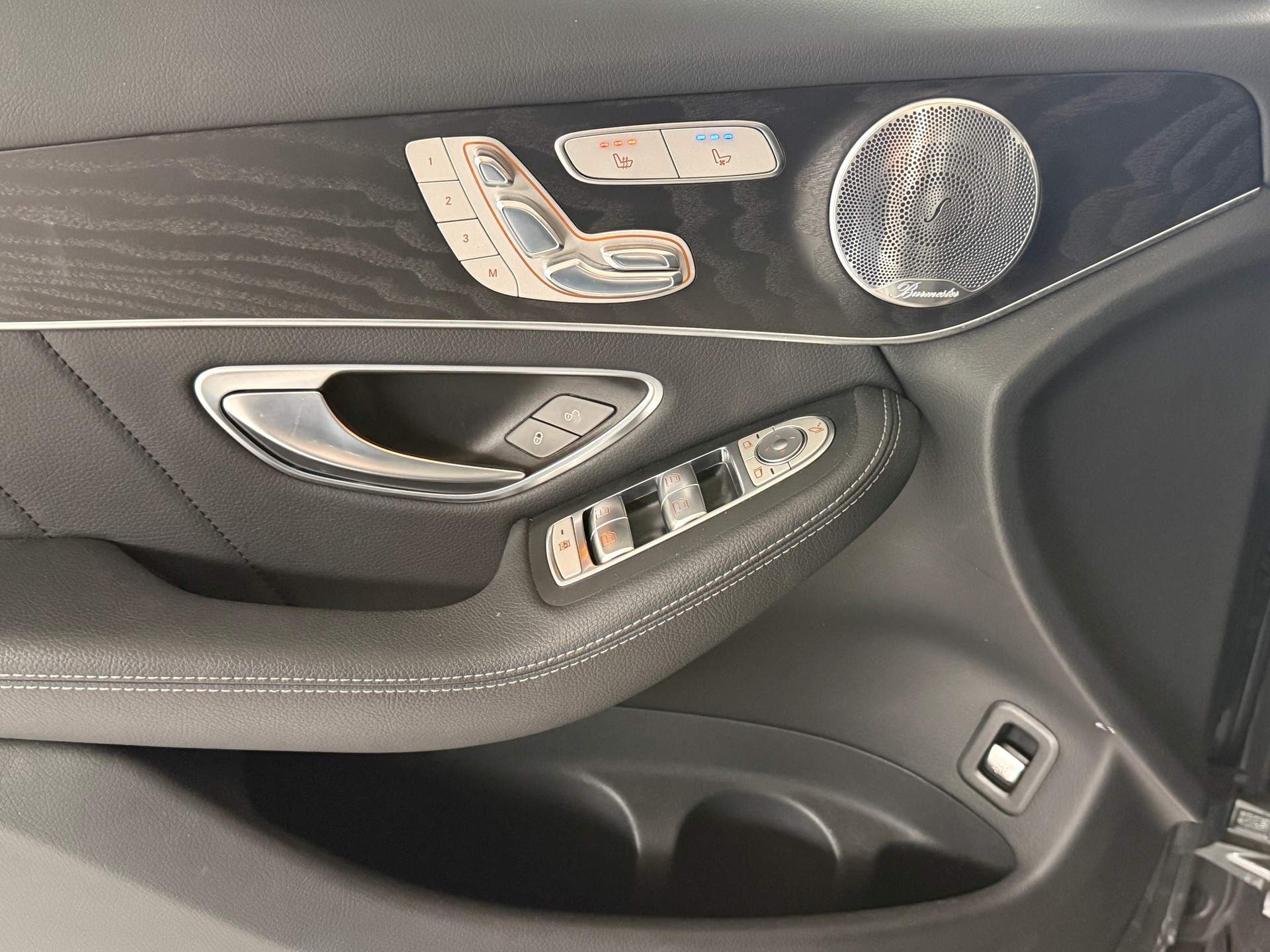 MERCEDES-BENZ GLC 250 d AMG Line 4Matic 9G-Tronic / CH-Fahrzeug / Panoramadach / Distanzregler / 360grd Kamera-image-6