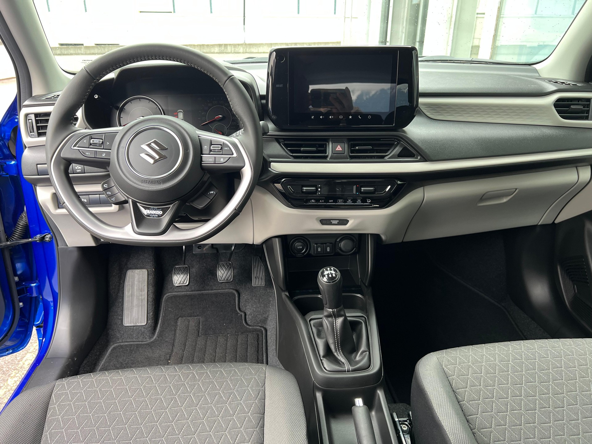 SUZUKI Swift 1.2 Tradizio Hybrid 4x4-image-7
