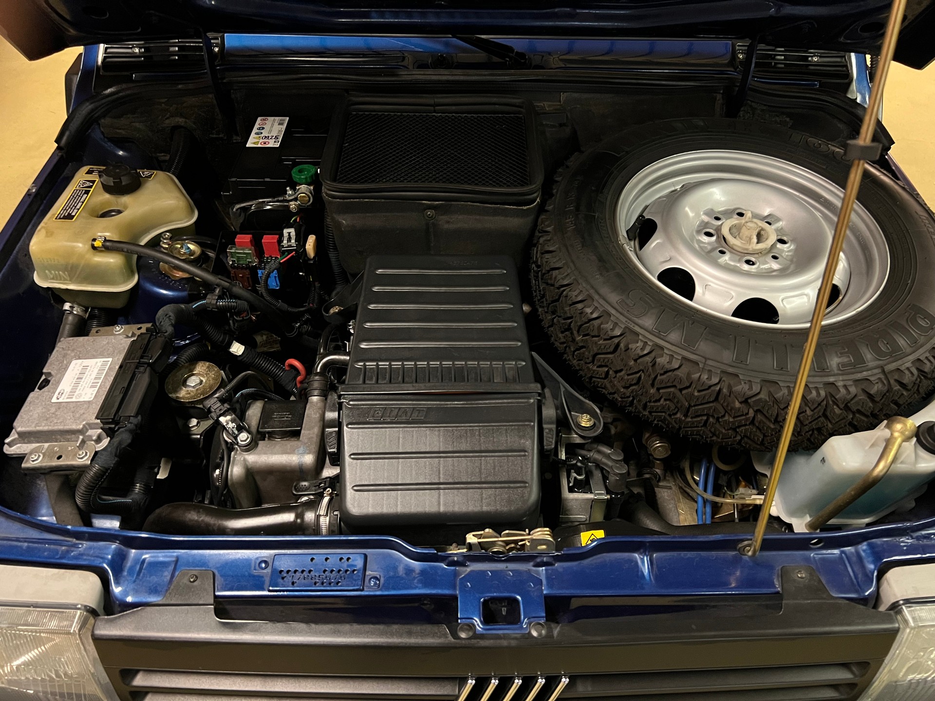 ASTON MARTIN Vanquish S V12, 2+2, Swiss Delivery-image-14