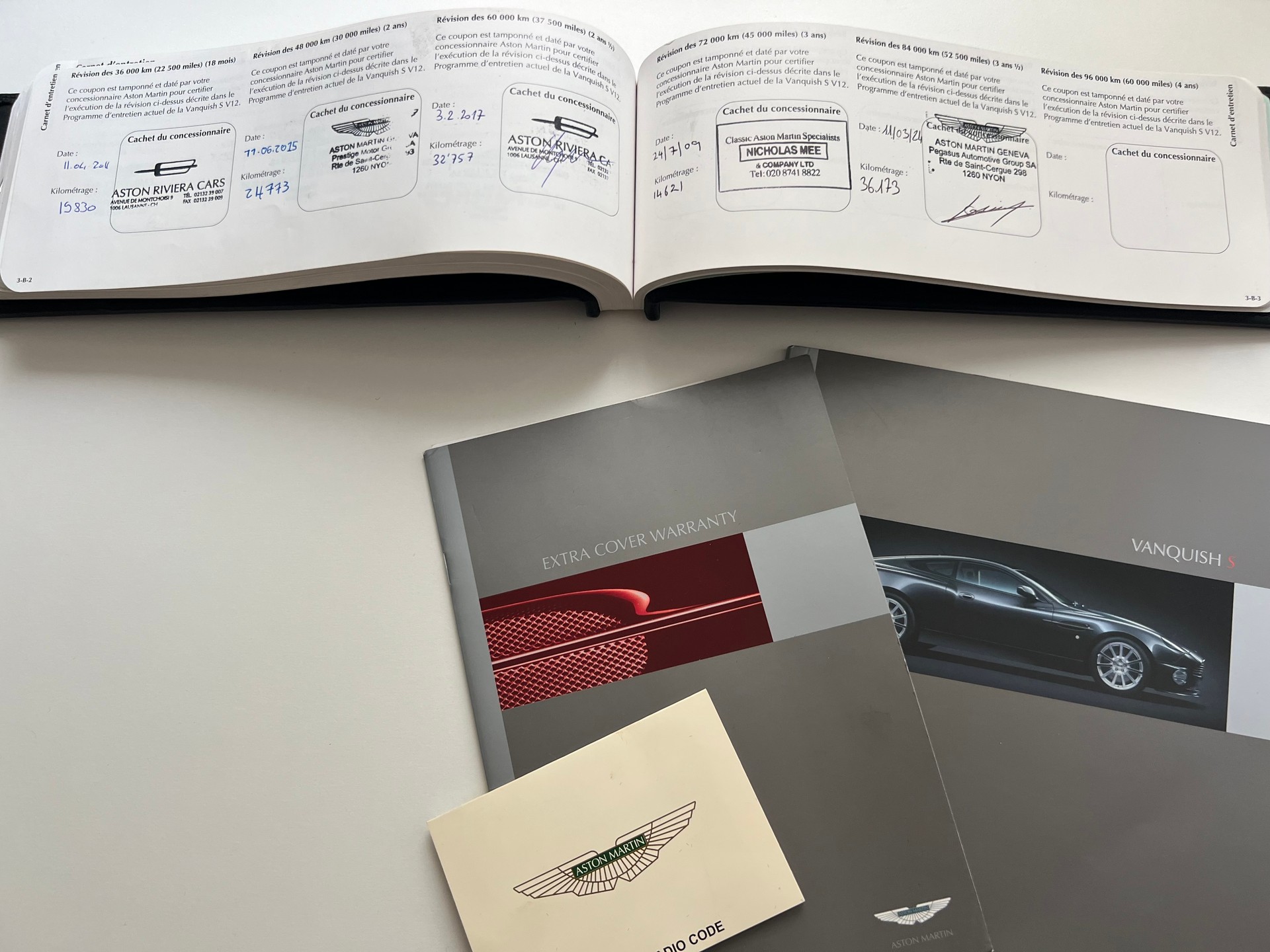 ASTON MARTIN Vanquish S V12, 2+2, Swiss Delivery-image-8