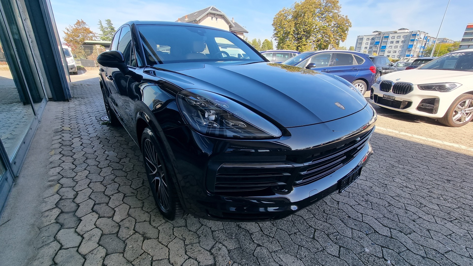 PORSCHE Cayenne S-showroom-element-2