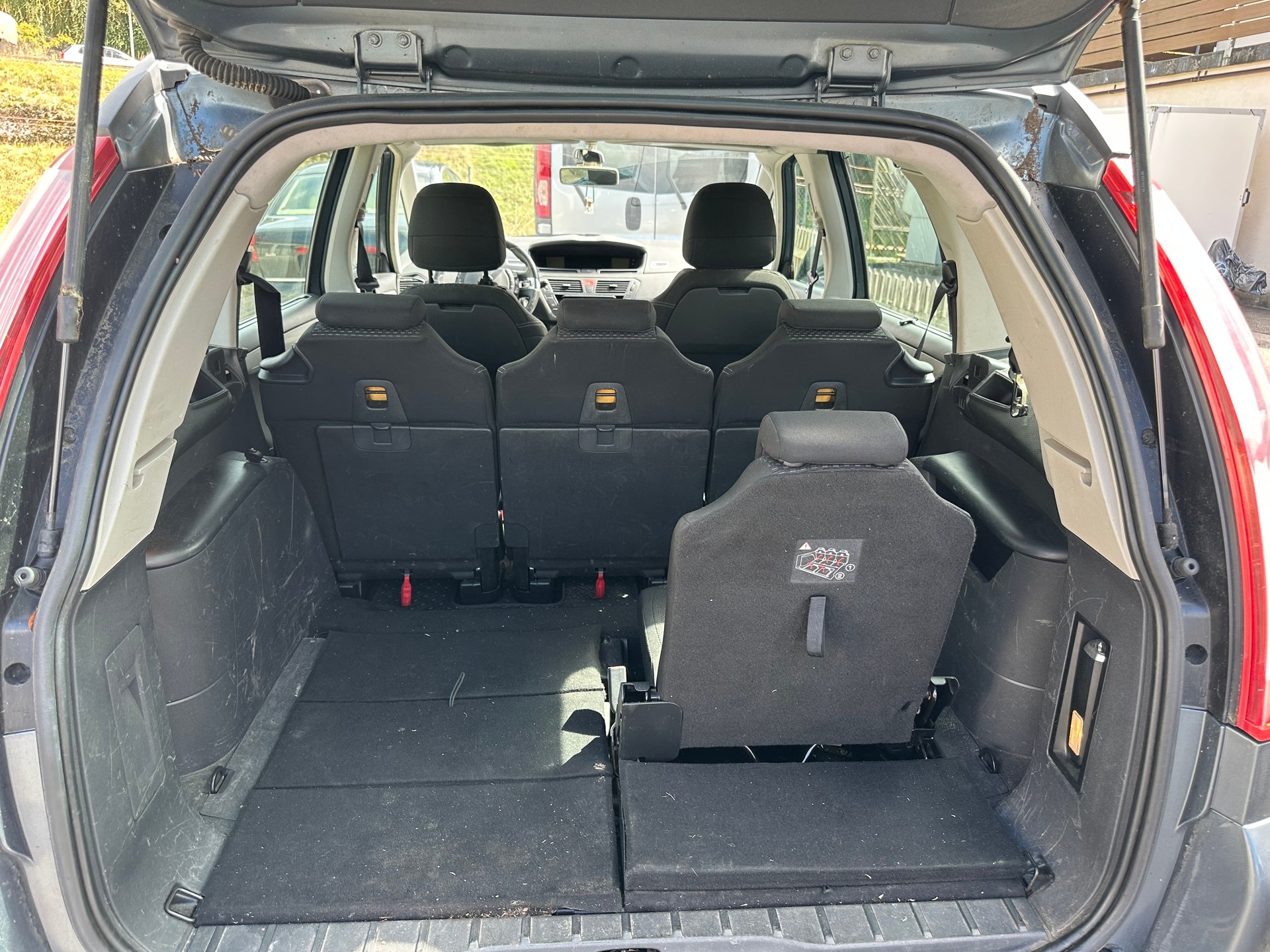 CITROEN Grand C4 Picasso 1.6 HDI 16V Attraction-image-3