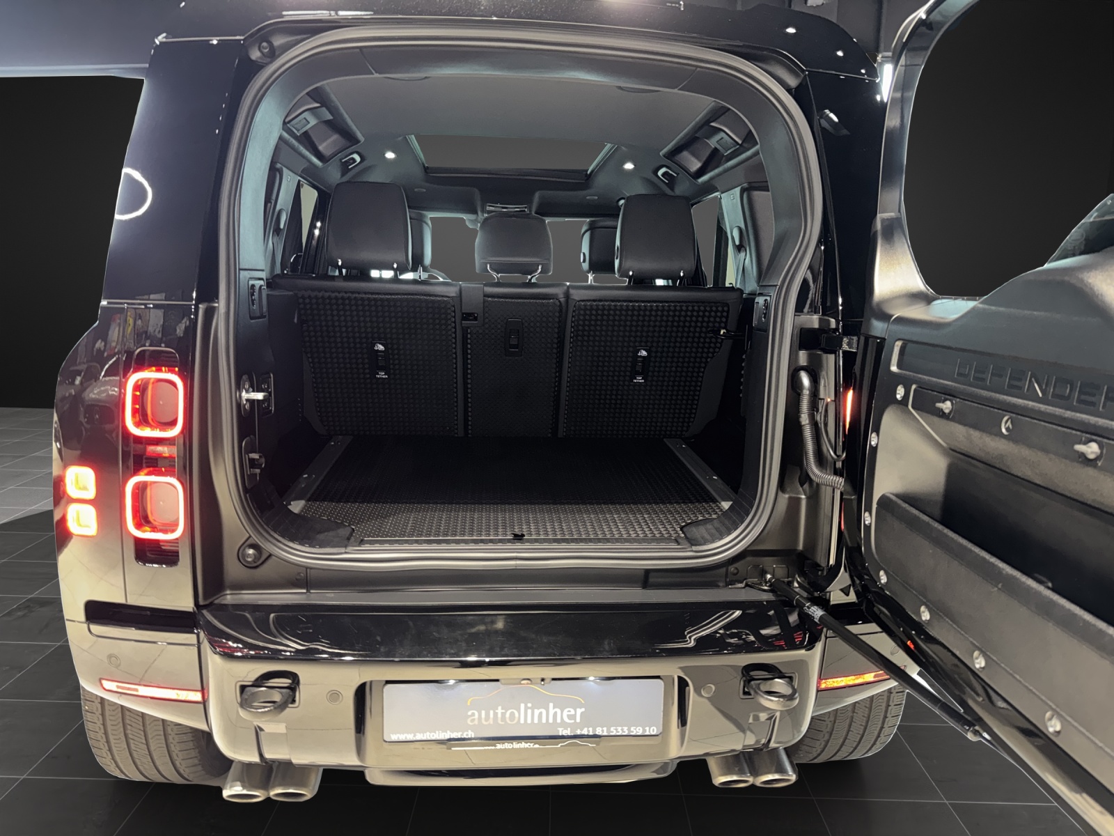 LAND ROVER Defender 110 525 V8 5.0 AT8-image-12
