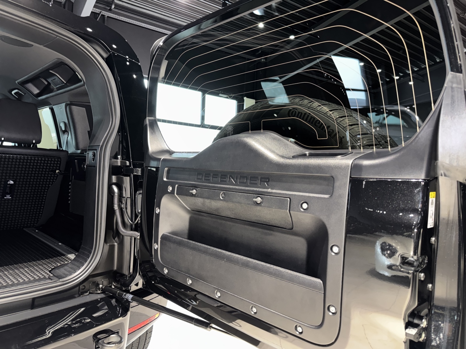 LAND ROVER Defender 110 525 V8 5.0 AT8-image-14