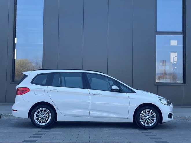 BMW 218d xDrive Gran Tourer Sport Line Steptronic-image-4
