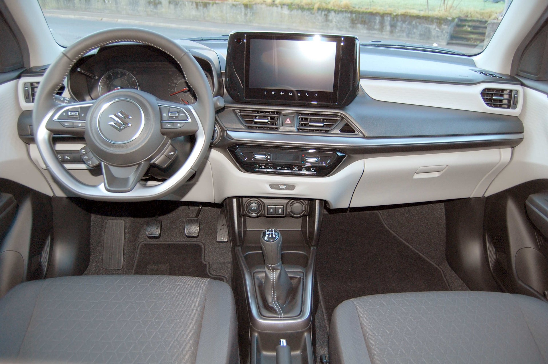 SUZUKI Swift 1.2 Compact Top Hybrid 4x4-image-9