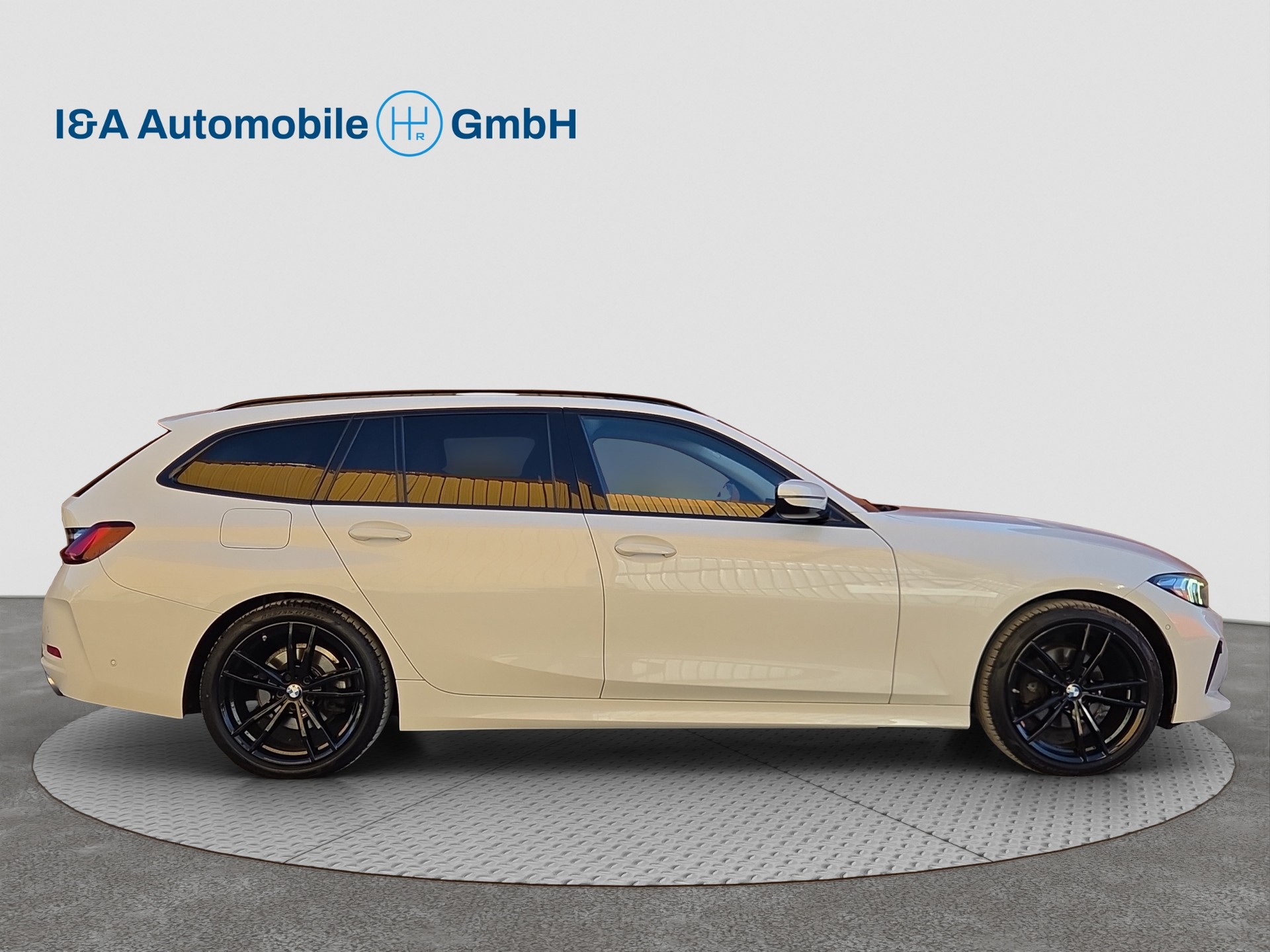 BMW 320d xDrive 48V Touring Steptronic-image-3