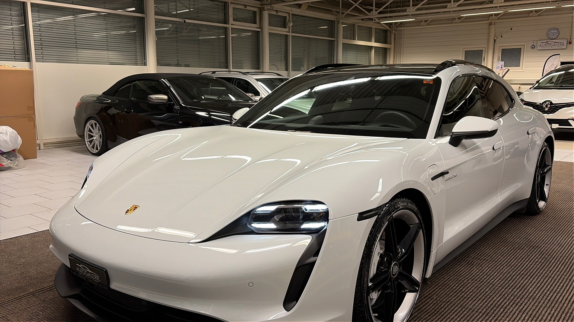 PORSCHE Taycan 4S Sport Turismo | Performance Plus 93.4 kWh | Panorama | Sport-Chrono | Memory |-image-6