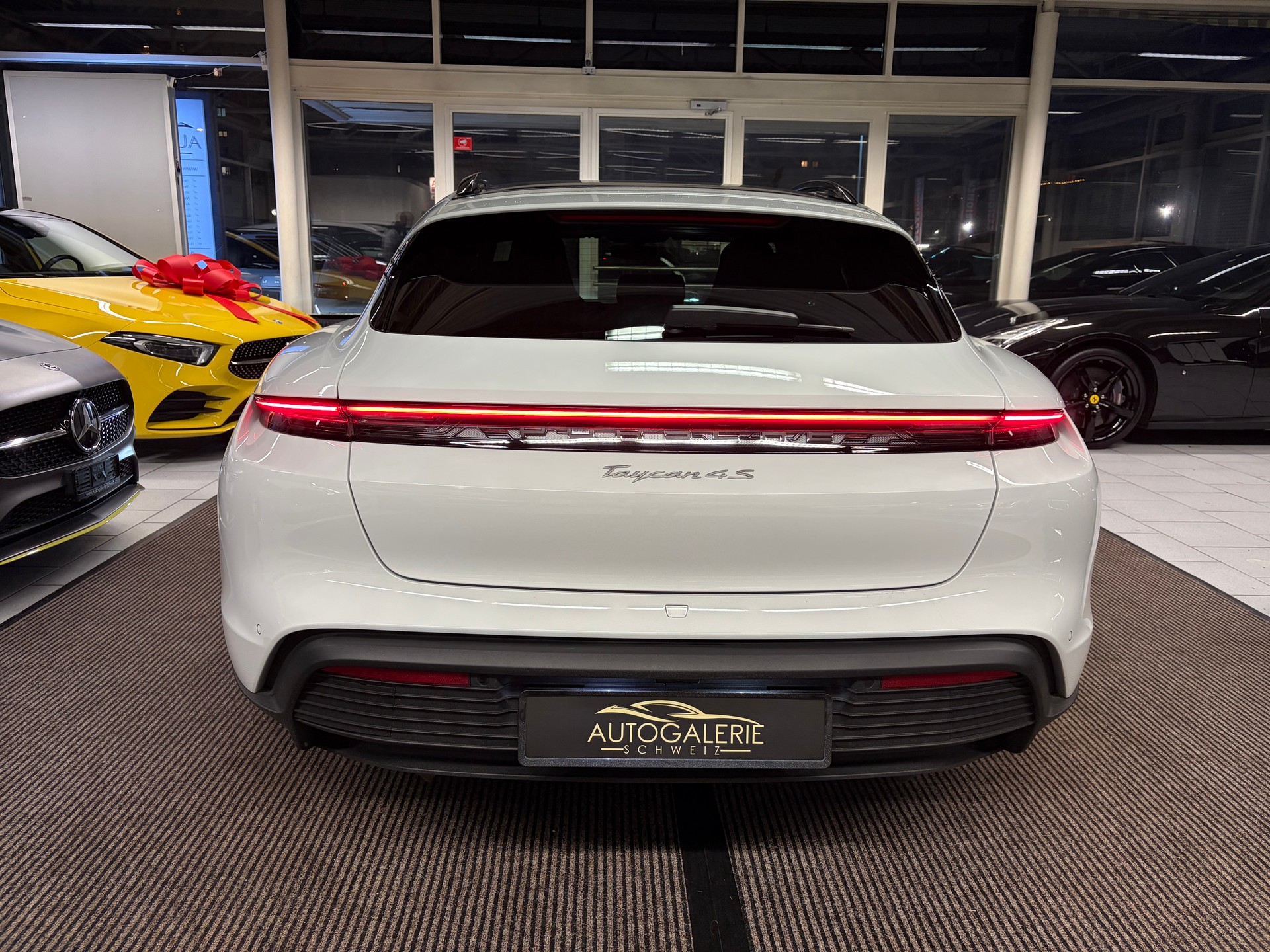 PORSCHE Taycan 4S Sport Turismo | Performance Plus 93.4 kWh | Panorama | Sport-Chrono | Memory |-image-23