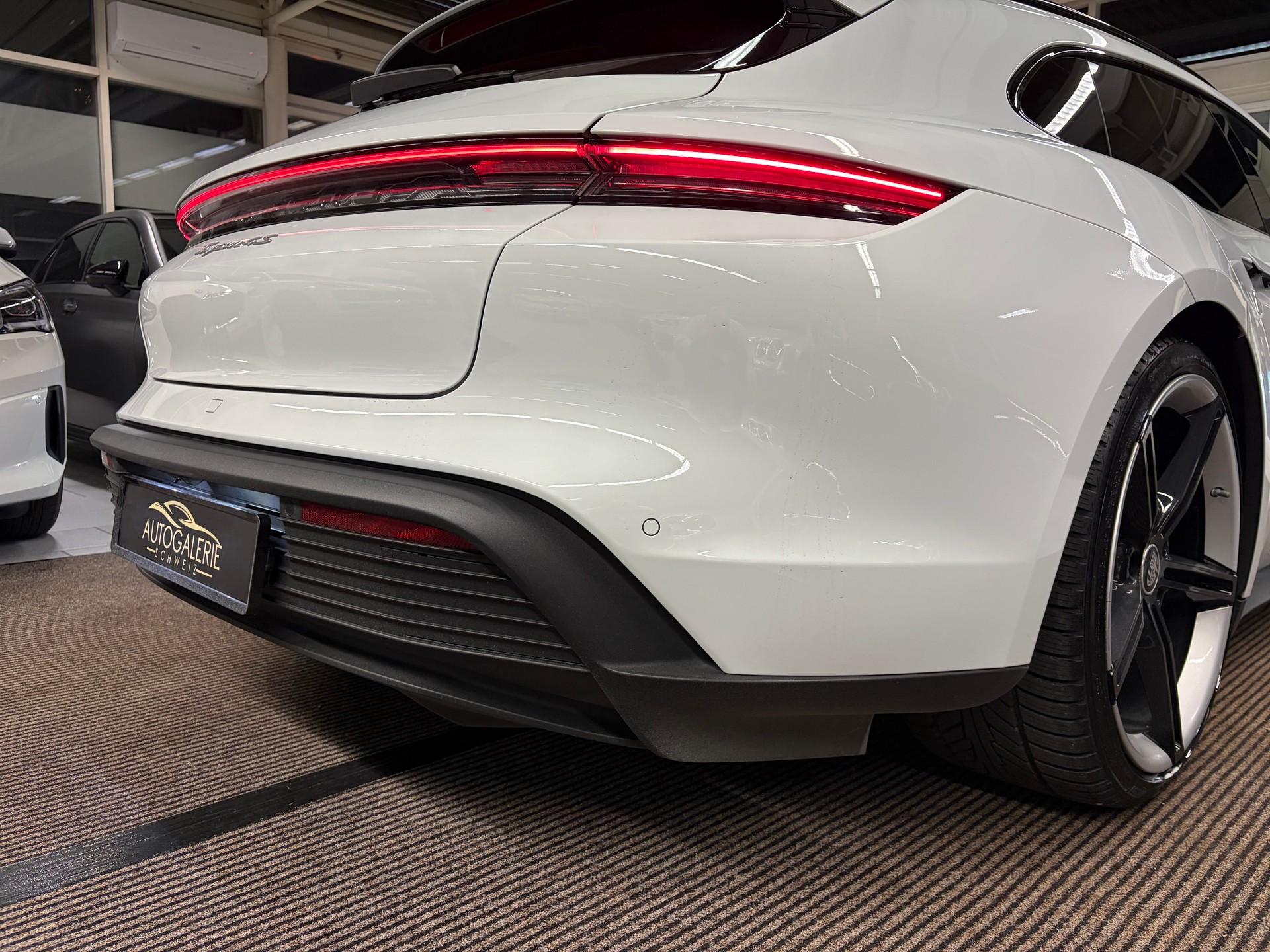 PORSCHE Taycan 4S Sport Turismo | Performance Plus 93.4 kWh | Panorama | Sport-Chrono | Memory |-image-26