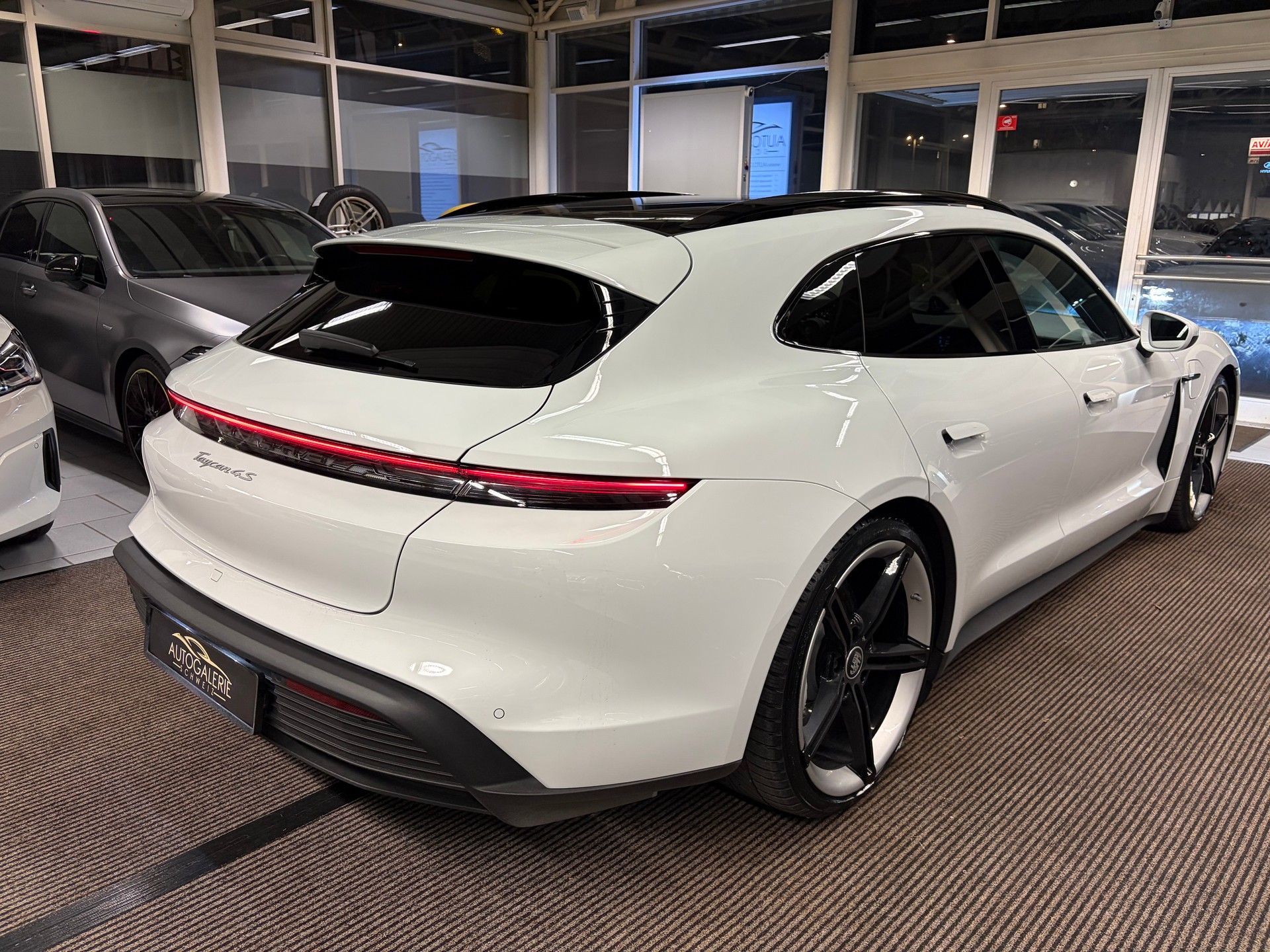 PORSCHE Taycan 4S Sport Turismo | Performance Plus 93.4 kWh | Panorama | Sport-Chrono | Memory |-image-27