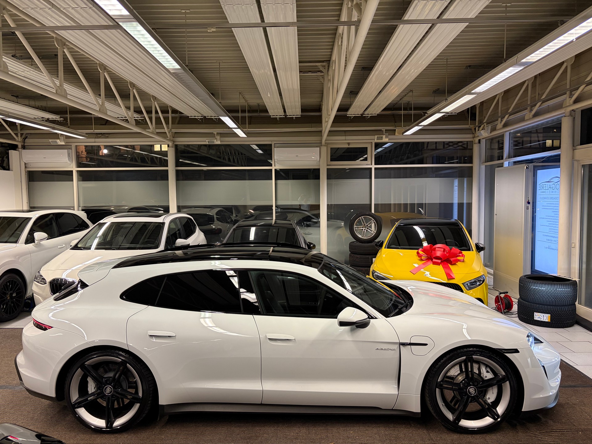 PORSCHE Taycan 4S Sport Turismo | Performance Plus 93.4 kWh | Panorama | Sport-Chrono | Memory |-image-28