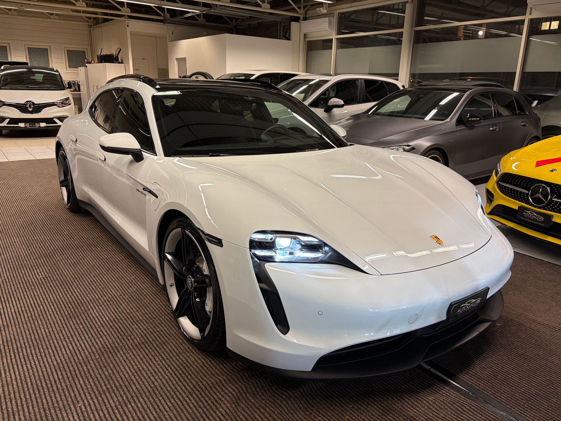 PORSCHE Taycan 4S Sport Turismo | Performance Plus 93.4 kWh | Panorama | Sport-Chrono | Memory |-image-30