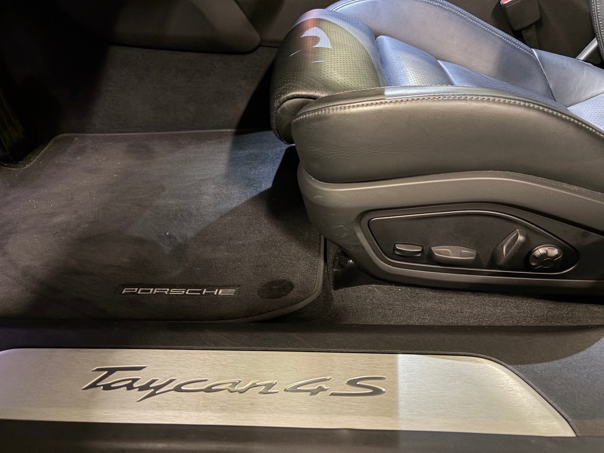PORSCHE Taycan 4S Sport Turismo | Performance Plus 93.4 kWh | Panorama | Sport-Chrono | Memory |-image-21
