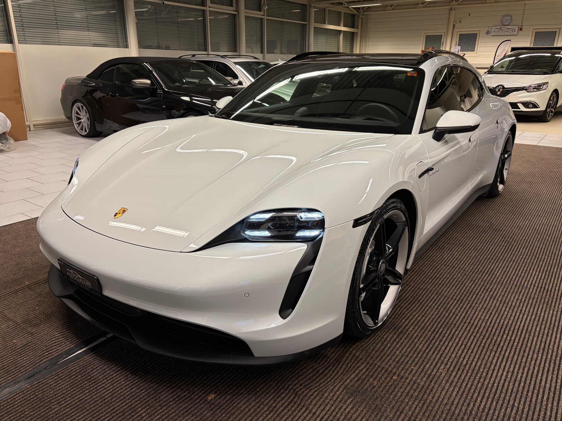 PORSCHE Taycan 4S Sport Turismo | Performance Plus 93.4 kWh | Panorama | Sport-Chrono | Memory |-image-8