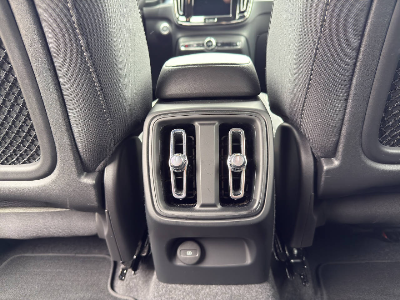 VOLVO XC40 2.0 B3 MH Core .-image-12