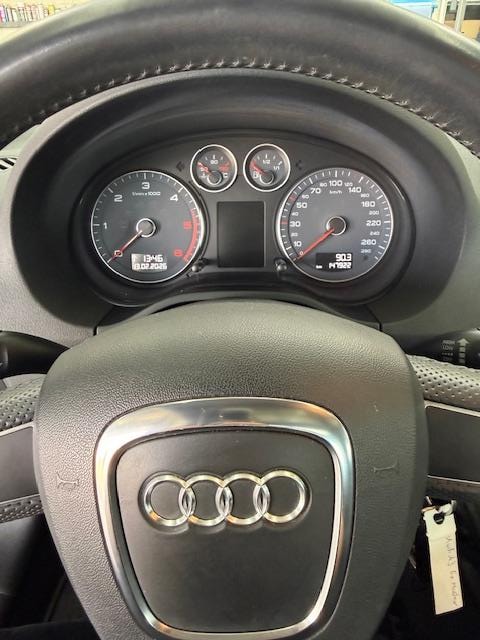 AUDI A3 Sportback 2.0 TDI 170 Ambition-image-12