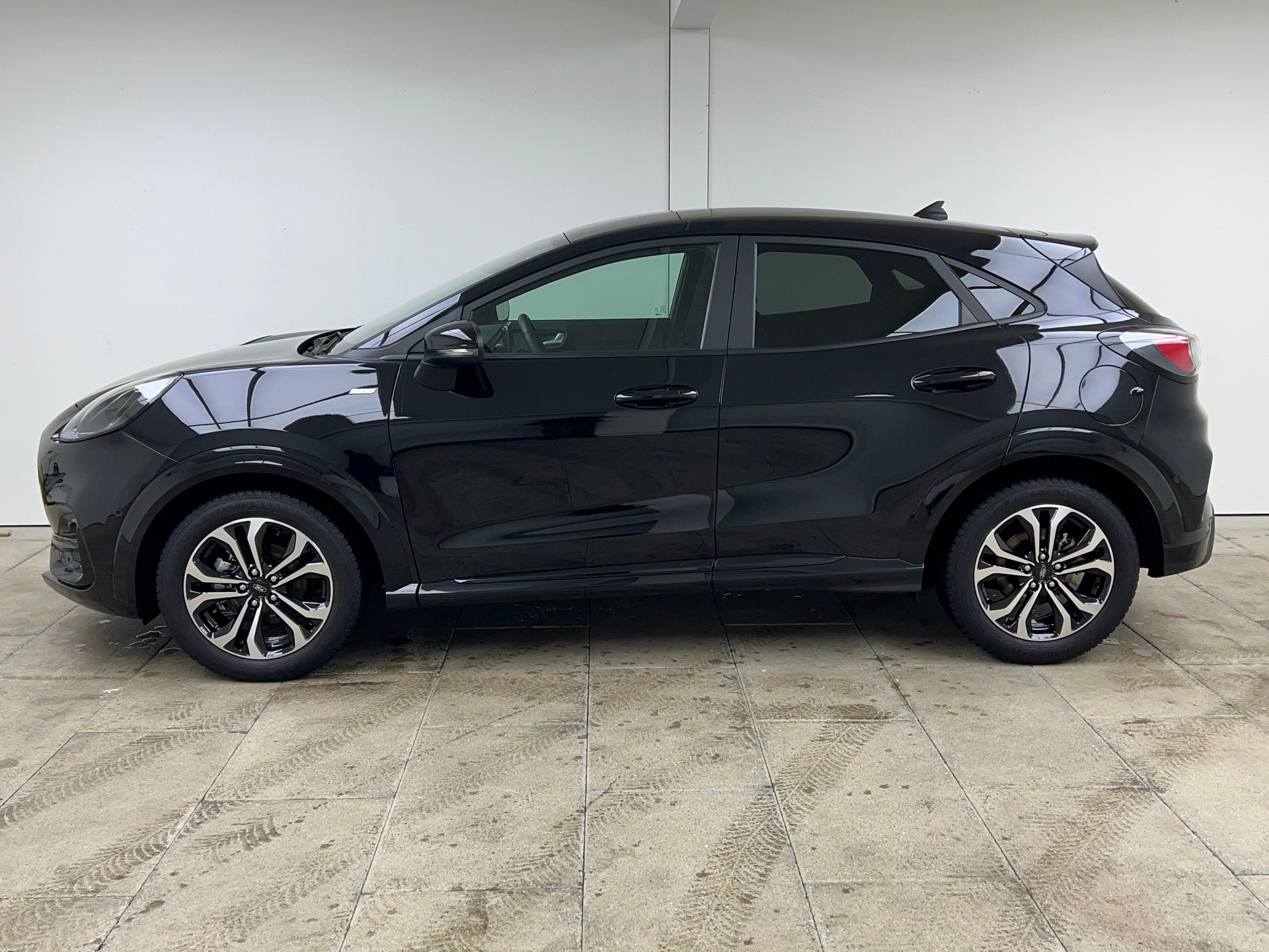 FORD Puma 1.0 EcoB Hybrid 155 ST-Line / ab 3,99% Leasing bei Abschluss einer Protect Autoversicherung-showroom-element-2