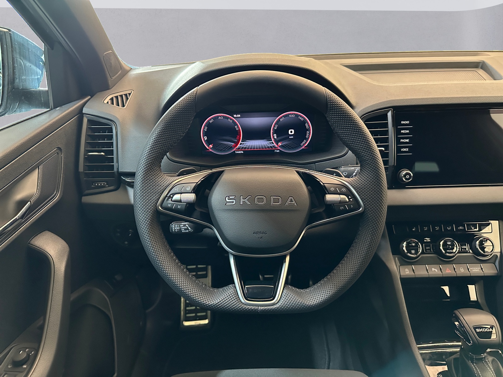 SKODA Karoq 1.5 TSI SportLine DSG-image-8