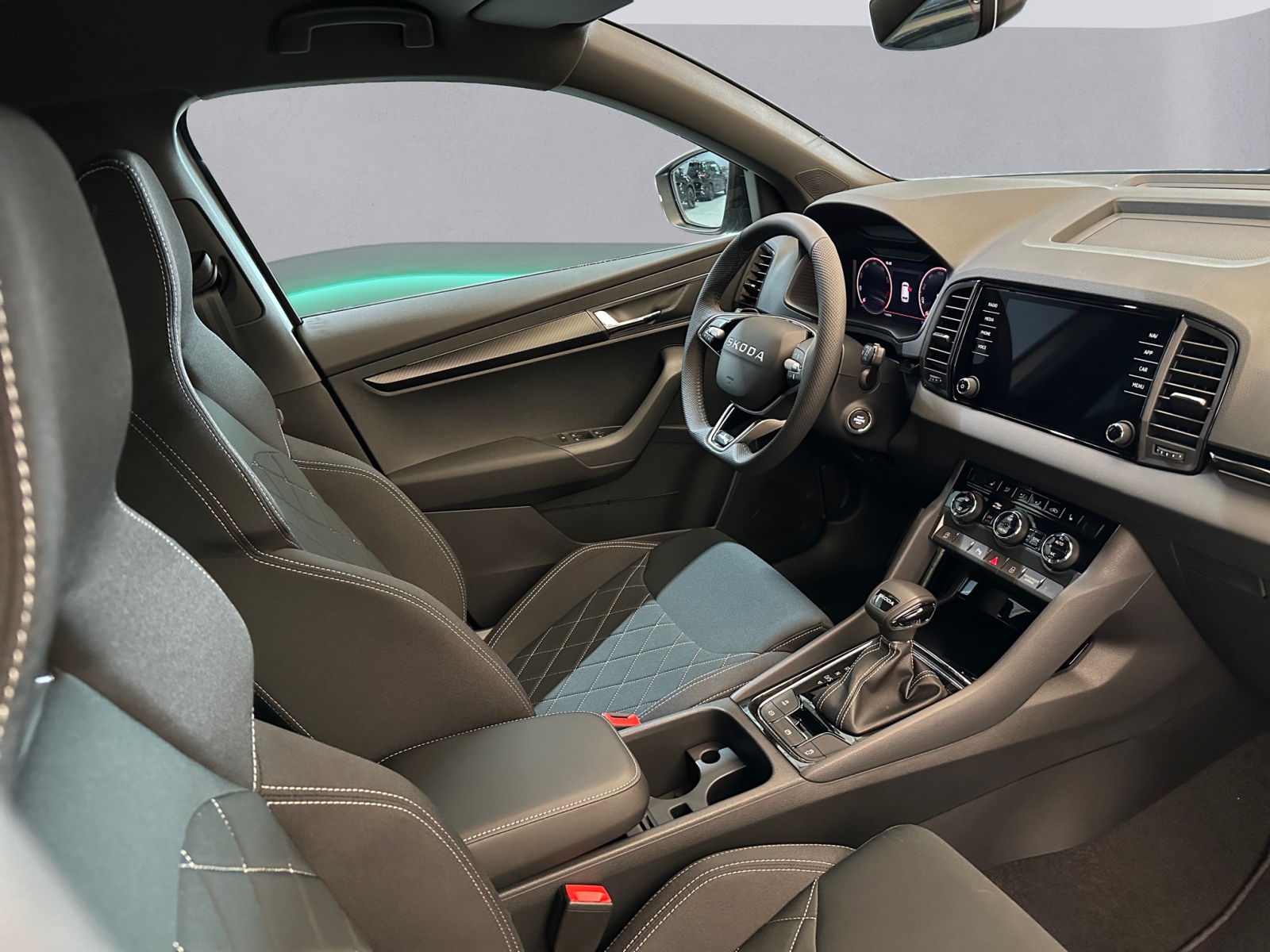 SKODA Karoq 1.5 TSI SportLine DSG-image-10