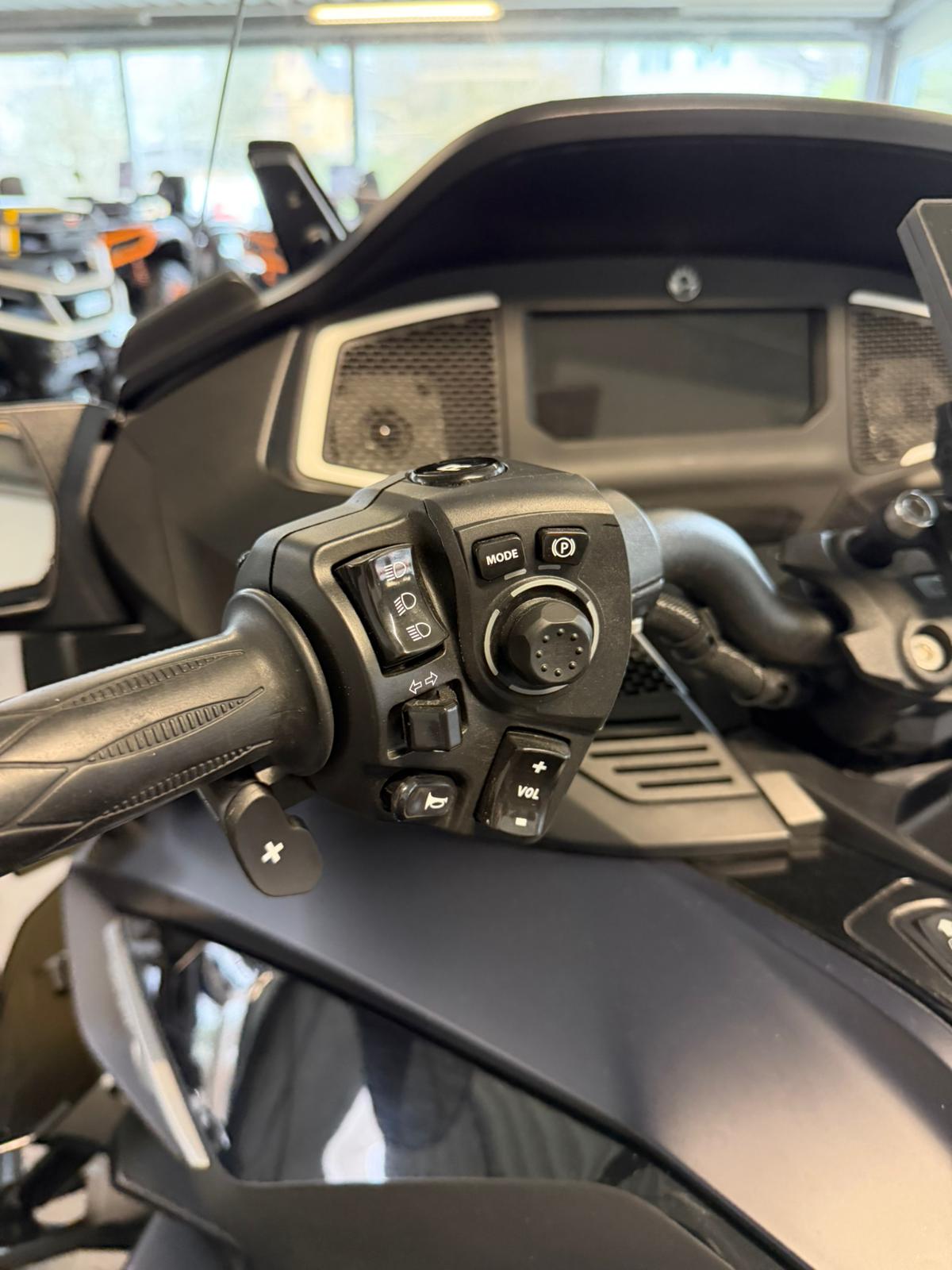 CAN-AM Spyder RT-LTD Sea Sky Edition SE6-image-13