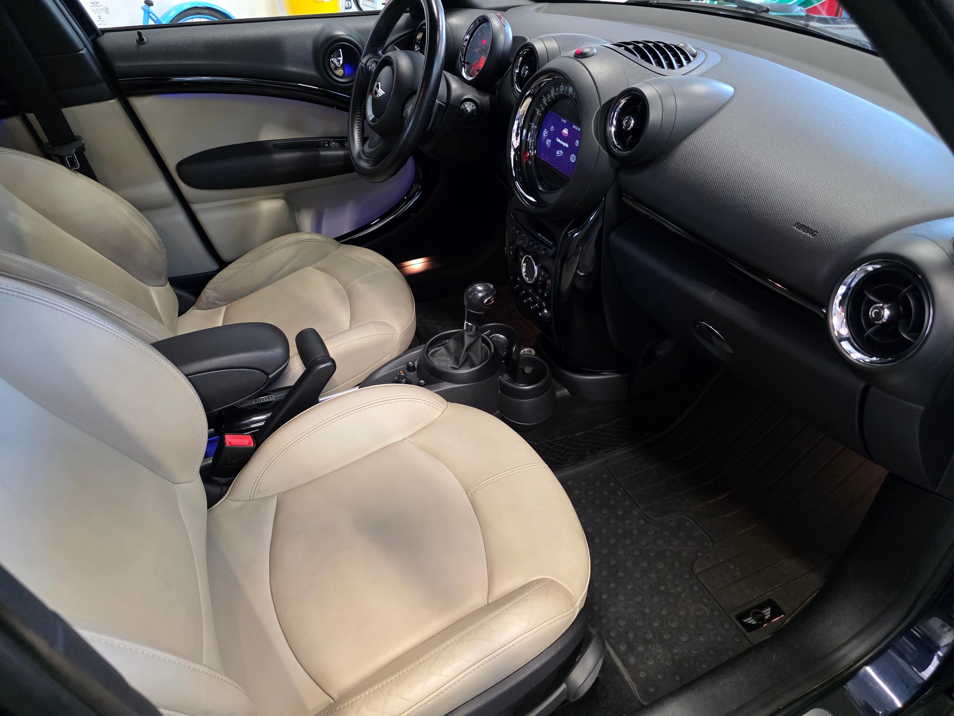 MINI Countryman Cooper SD FWD Steptronic-image-9