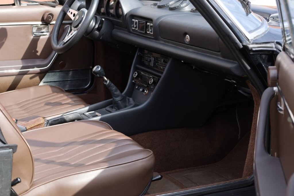 PEUGEOT 504 Cabriolet-image-14