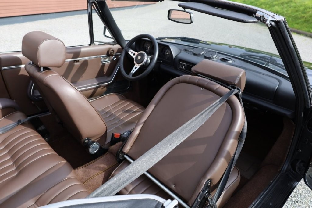 PEUGEOT 504 Cabriolet-image-18