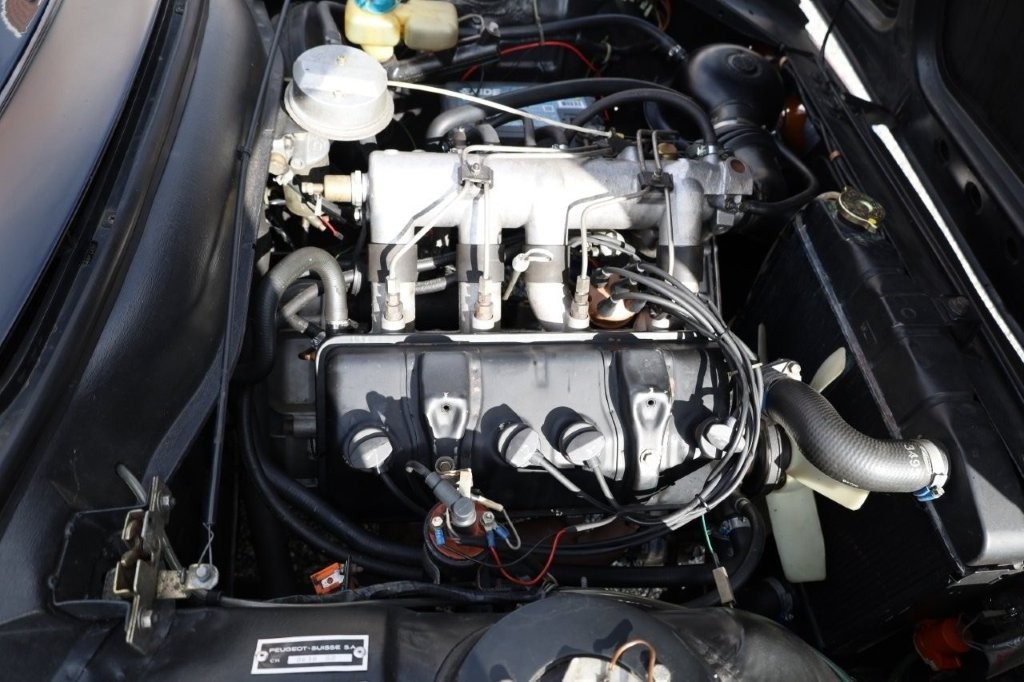PEUGEOT 504 Cabriolet-image-29