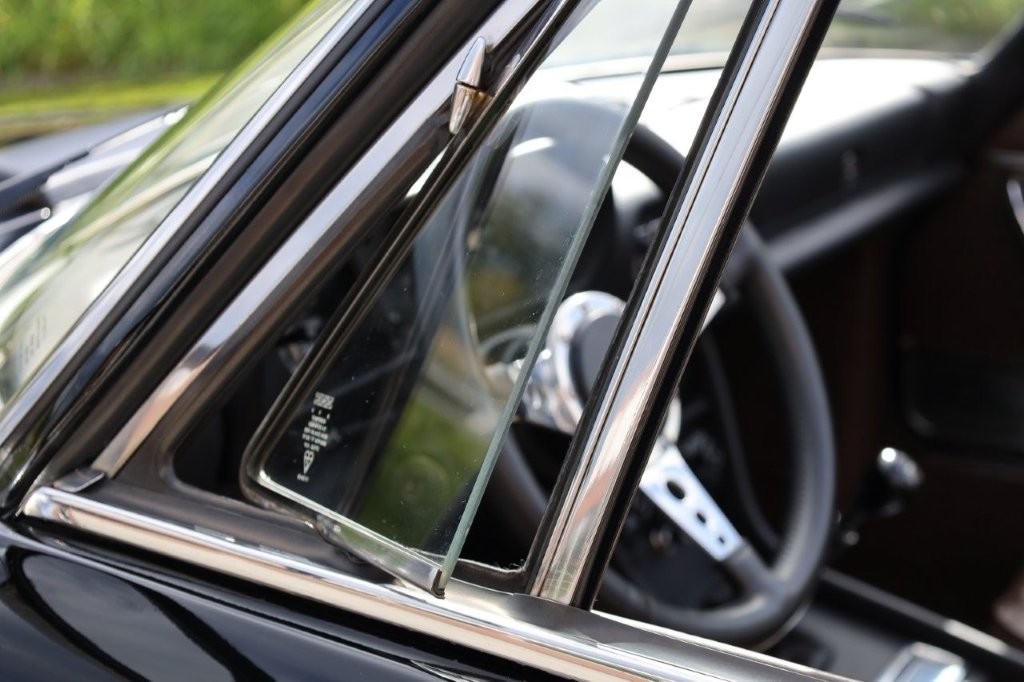 PEUGEOT 504 Cabriolet-image-26