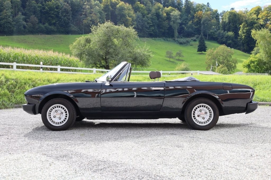 PEUGEOT 504 Cabriolet-showroom-element-1