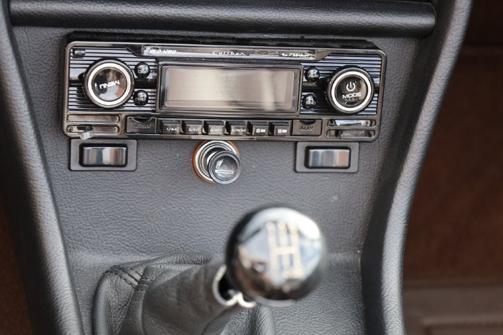 PEUGEOT 504 Cabriolet-image-24
