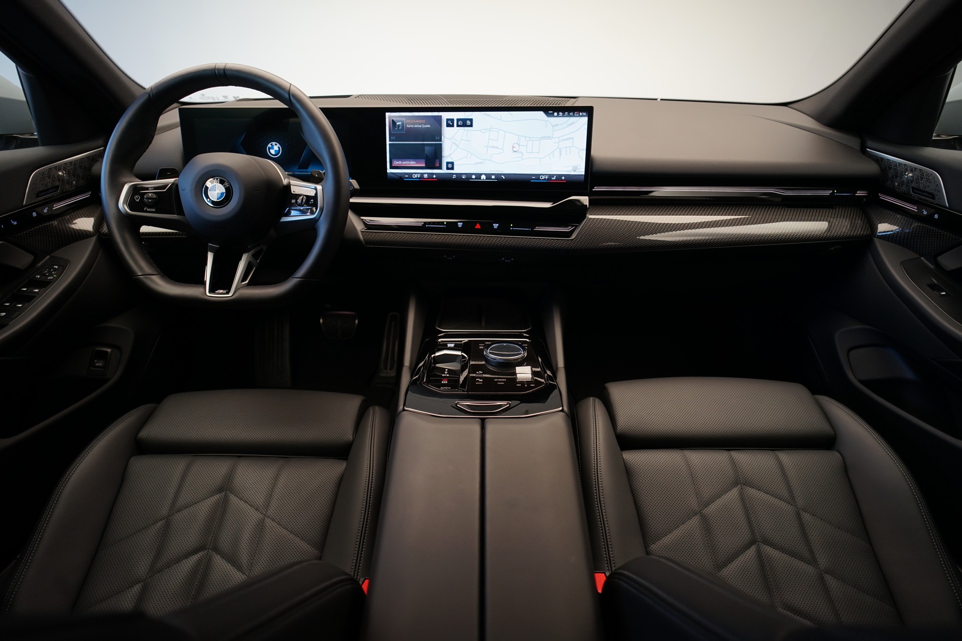 BMW 540d xDrive 48V Touring M Sport Steptronic *Standheizung* *AHK* *B&W* *Carbon*-image-13