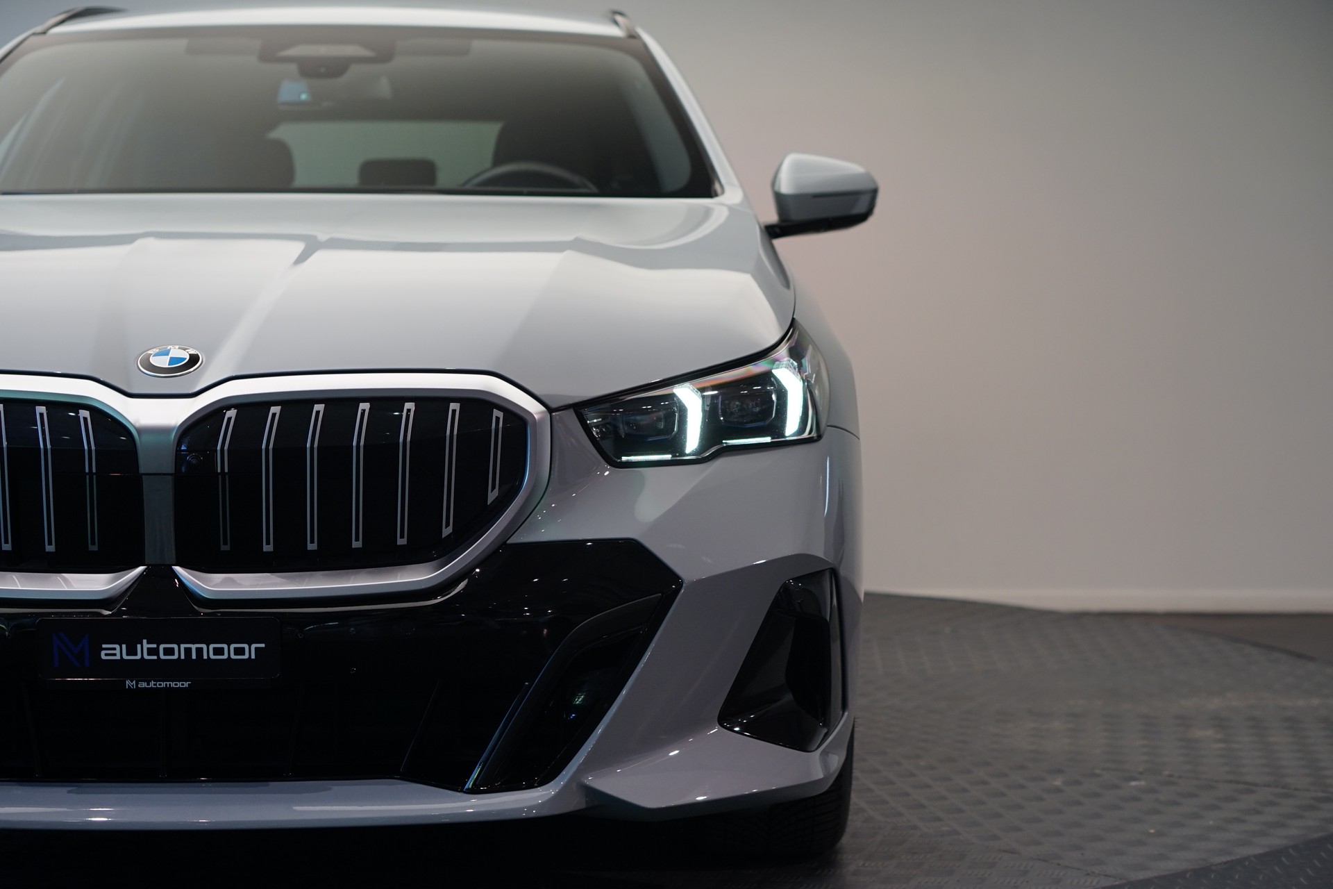 BMW 540d xDrive 48V Touring M Sport Steptronic *Standheizung* *AHK* *B&W* *Carbon*-image-9