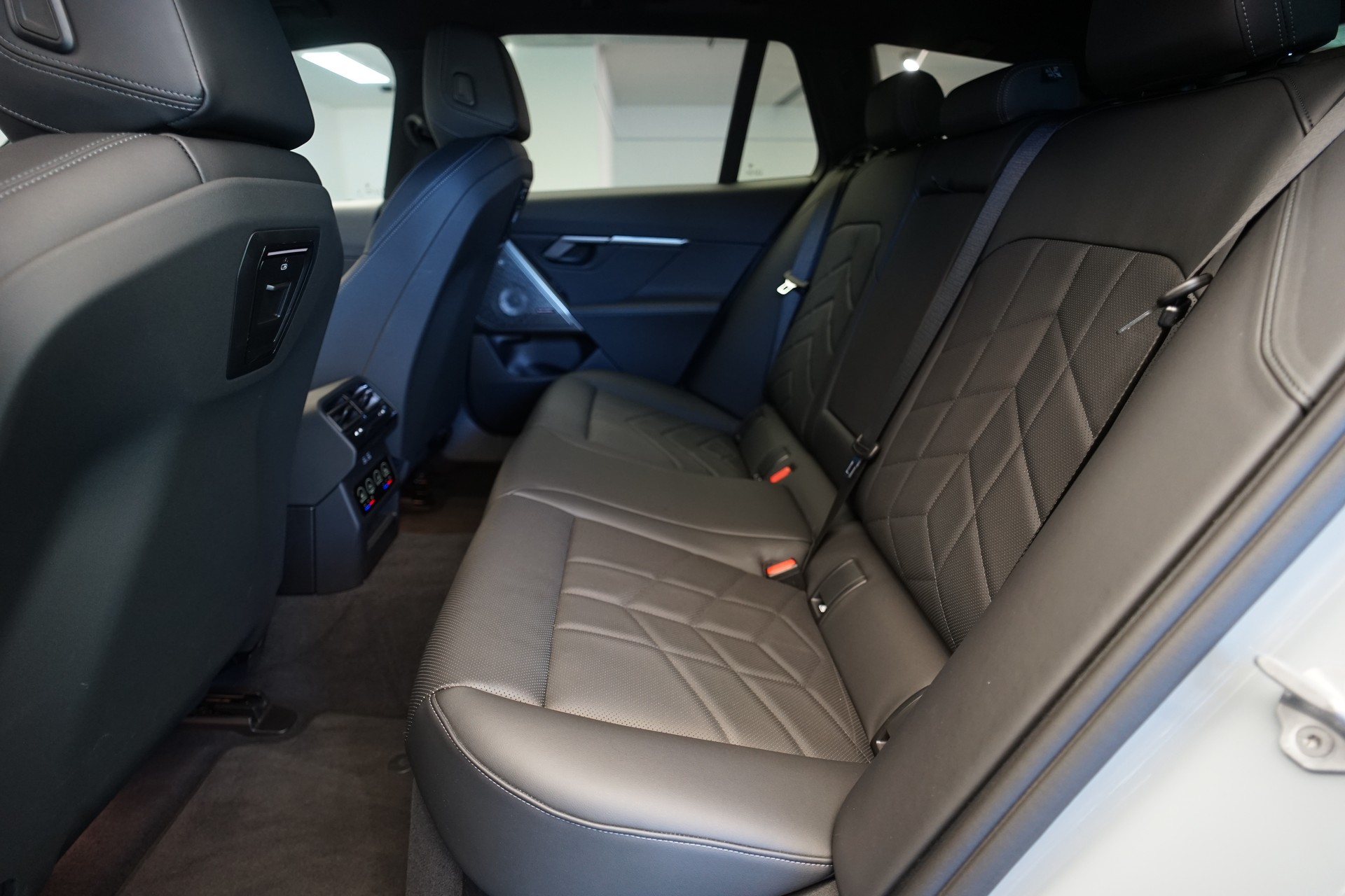 BMW 540d xDrive 48V Touring M Sport Steptronic *Standheizung* *AHK* *B&W* *Carbon*-image-19