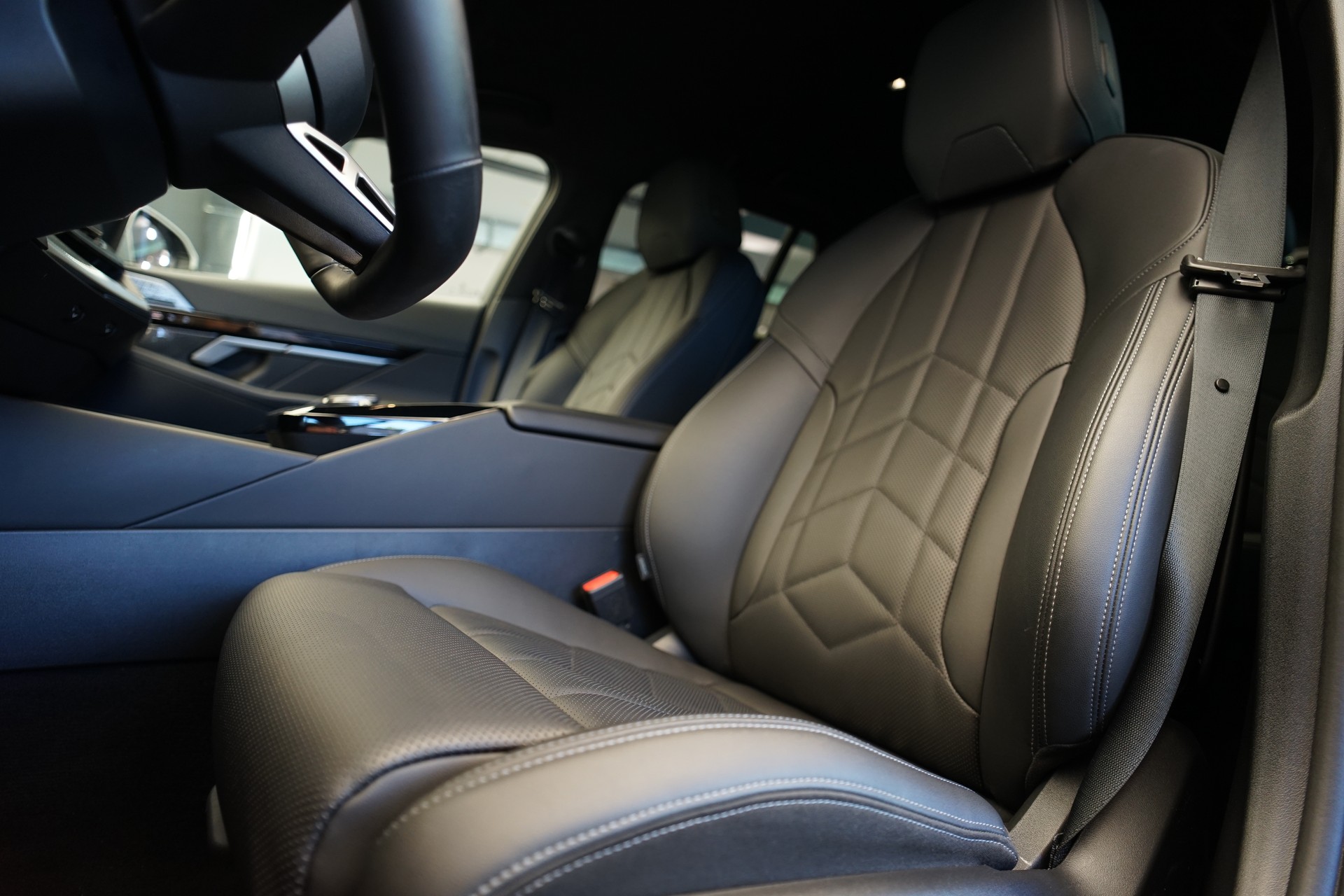 BMW 540d xDrive 48V Touring M Sport Steptronic *Standheizung* *AHK* *B&W* *Carbon*-image-16